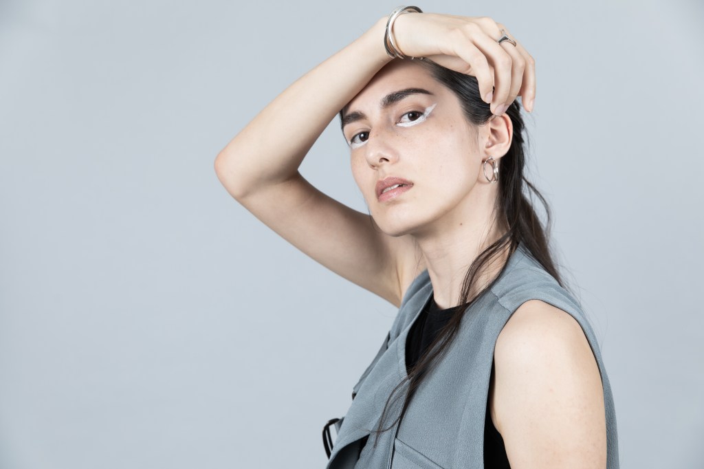 PROJECT 01 :&nbsp;LOOK1